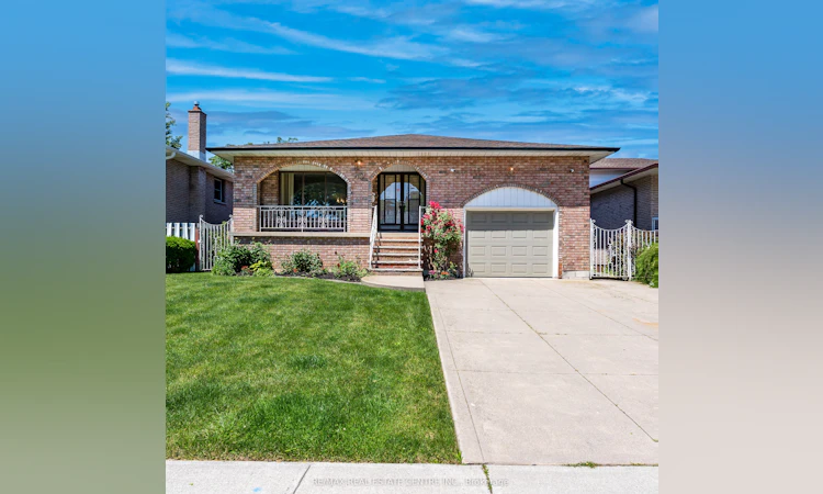 102 Markson Crescent