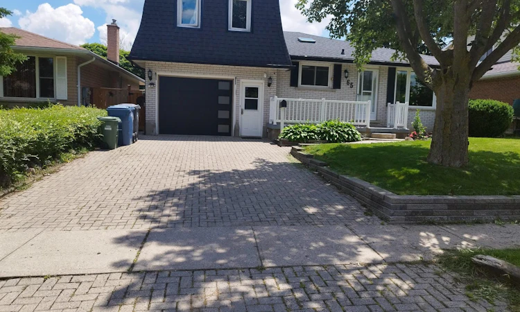 65 Mcilwraith Crescent