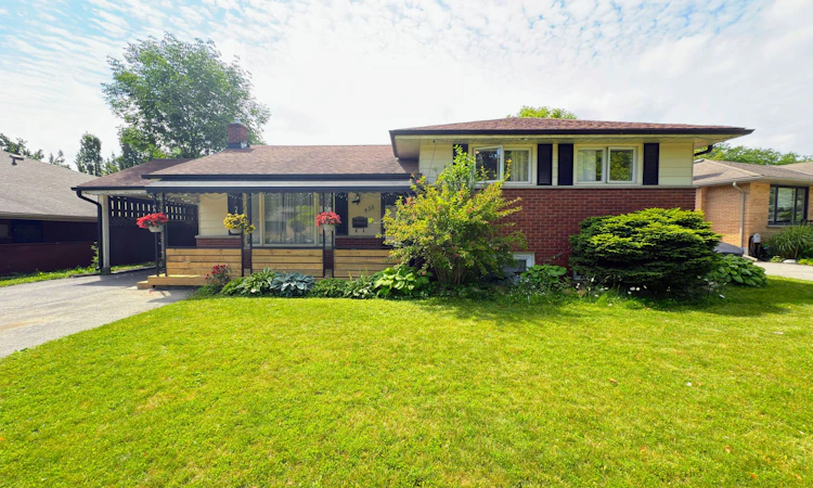 438 Magnolia Crescent