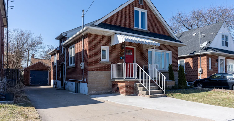 214 Kenilworth Avenue S, Hamilton, ON, L8K 2T4 - 2