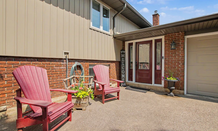 1045 Queens Bush Road