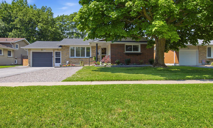 453 Leonard Avenue