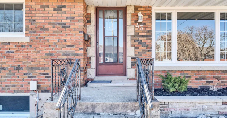 Main-43 White Street, St. Catharines, ON, L2N 1Z6 - 2