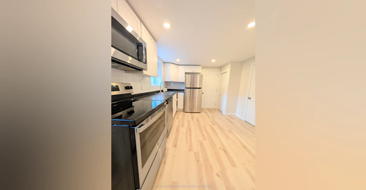 Lower-43 Second Avenue, Quinte West, ON, K8V 5M5