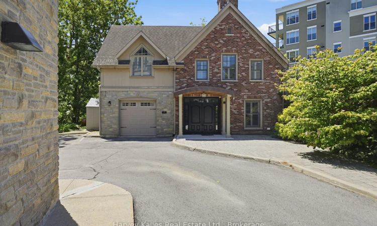 7-4 Bridge Street