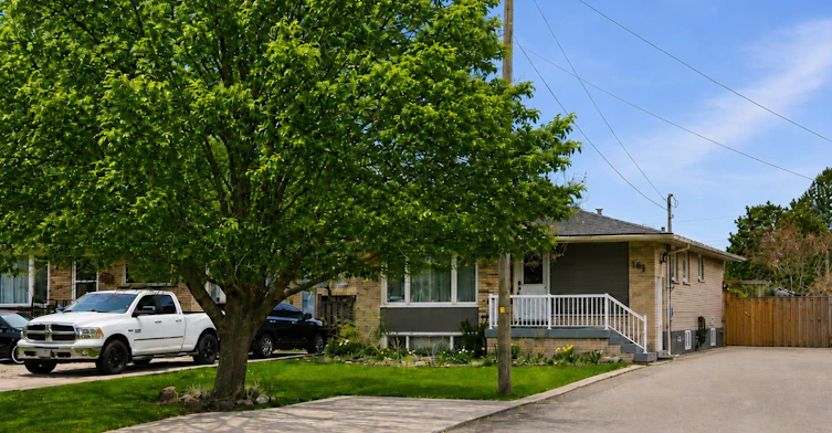 Bsmt-161 Mohawk Road W, Hamilton, ON, L9C 1W2