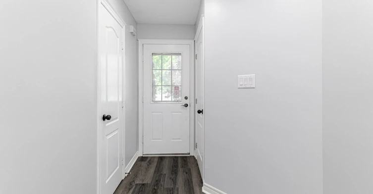 63 Pinewoods Drive, Hamilton, ON, L8J 2T6 - 2