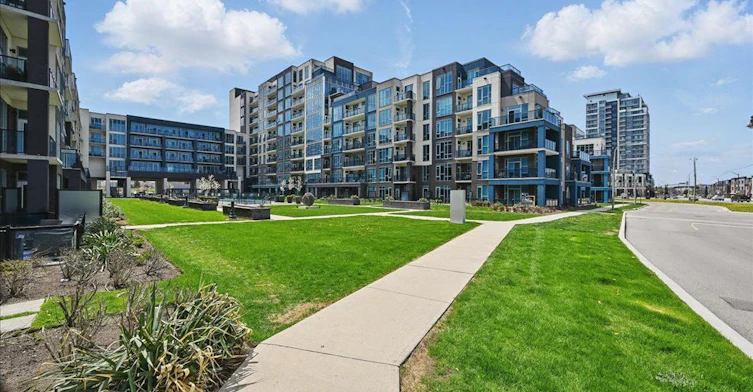135-16 Concord Place, Grimsby, ON, L3M 0J1