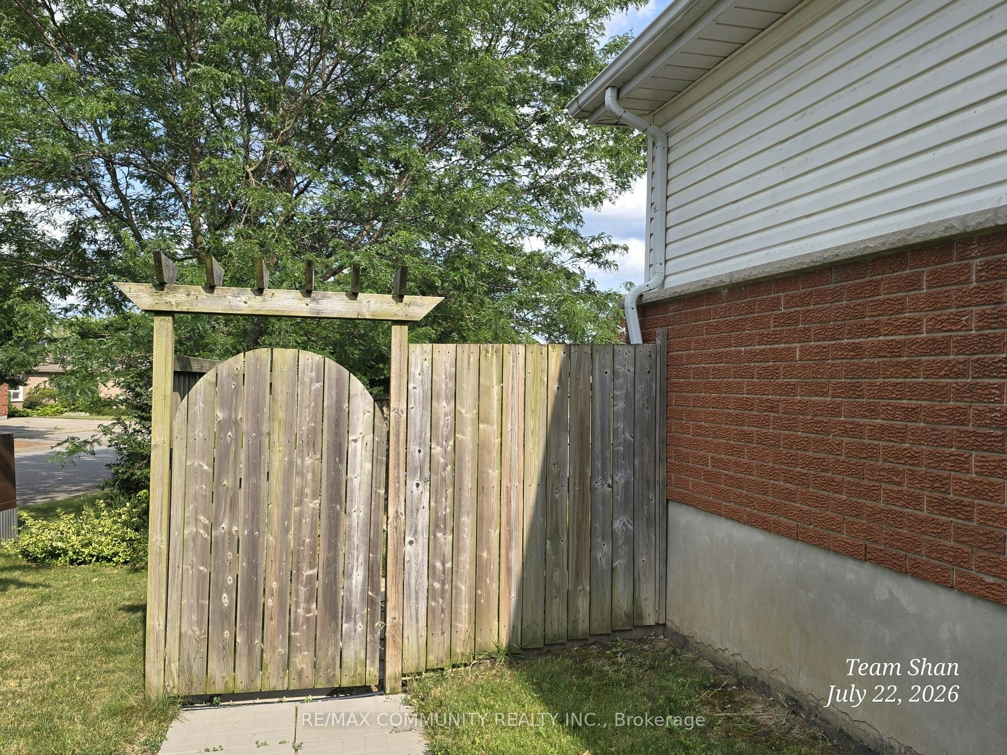 BSMT-166 St Lawrence Drive, Welland, ON, L3C 7H3 - 2
