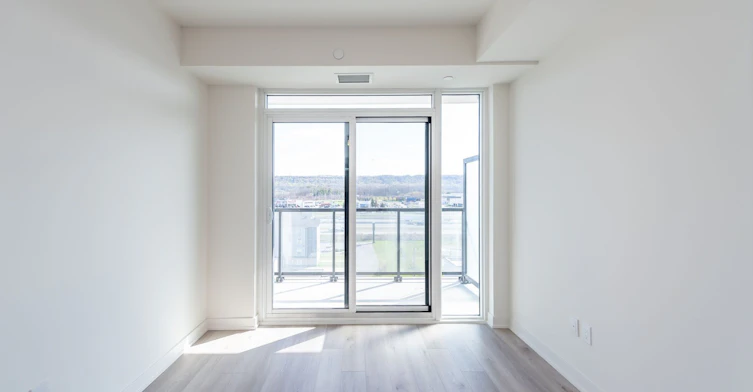 701-385 Winston Road, Grimsby, ON, L3M 0J3 - 9