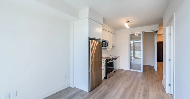701-385 Winston Road, Grimsby, ON, L3M 0J3 - 8