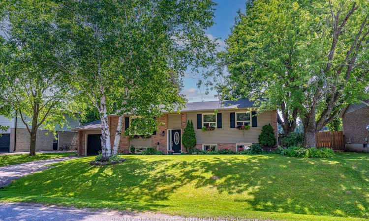 13 Douglas Crescent