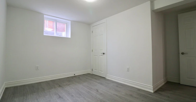 Bsmt-309 Cranbrook Drive, Hamilton, ON, L9C 4T4 - 4