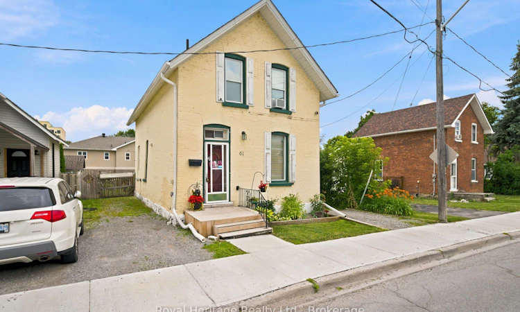 61 Lindsay Street N