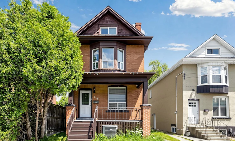 746 King Street W
