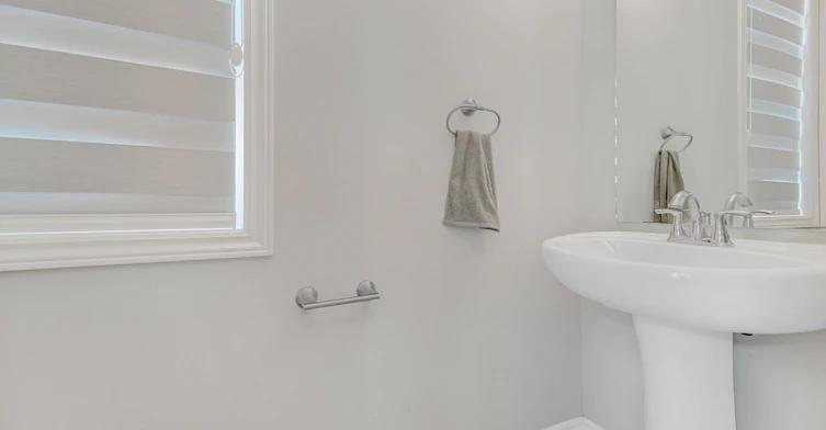 28-5672 Dorchester Road, Niagara Falls, ON, L2G 5S3 - 5