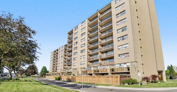 807-15 Nicklaus Drive, Hamilton, ON, L8K 5J5