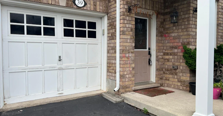 39 Golden Iris Crescent, Hamilton, ON, L8B 0R6 - 2