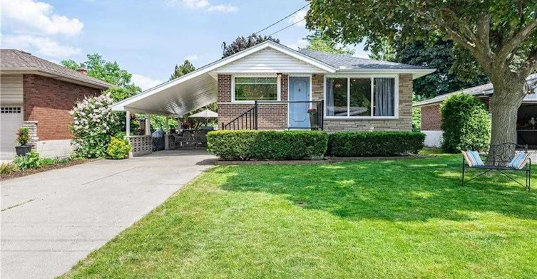 118 Briarwood Crescent, Hamilton, ON, L9C 4C4