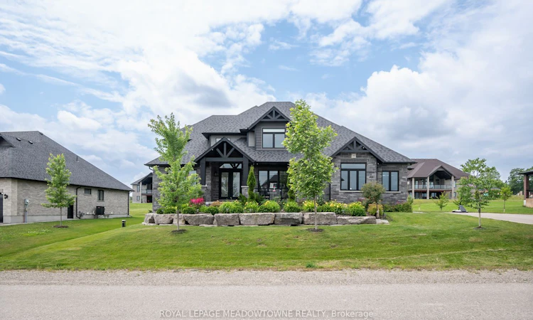 30 Charles Currie Crescent
