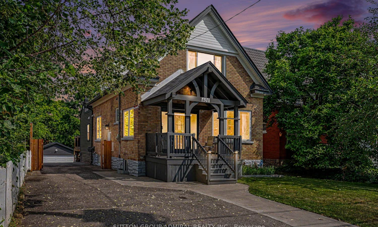 406 Stirling Avenue S