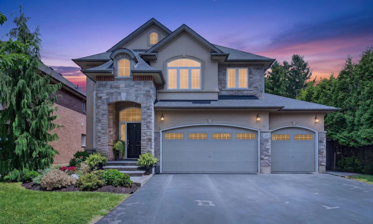 39 Maplevale Drive
