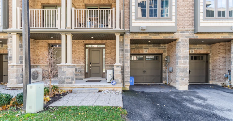 38 Southshore Crescent, Hamilton, ON, L8E 0J3 - 2