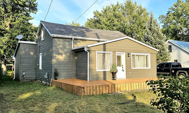 23 Ella Street S