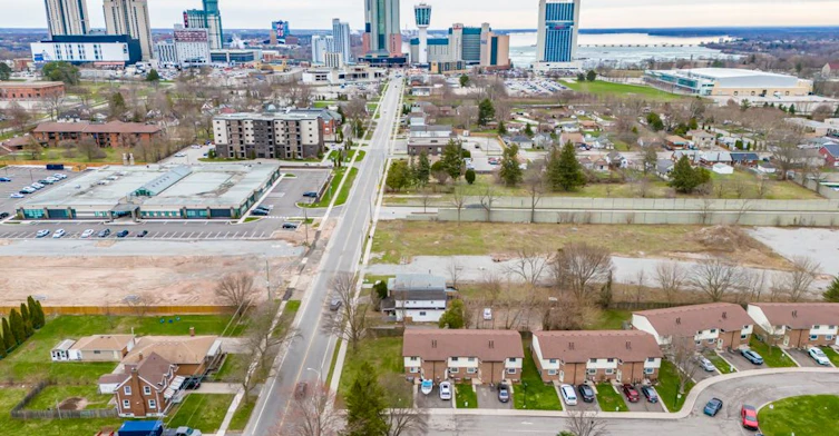 5938 Dunn Street, Niagara Falls, ON, L2G 2P1 - 2