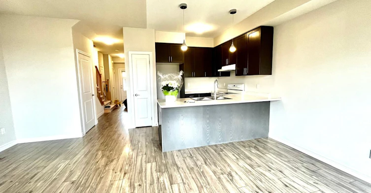 64-24 Mockingbird Lane, Hamilton, ON, L8E 0K7 - 2