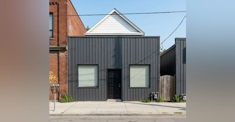 # Main-759 Barton Street E, Hamilton, ON, L8L 3A9