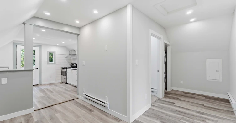 # Upper-759 Barton Street E, Hamilton, ON, L8L 3A9 - 9
