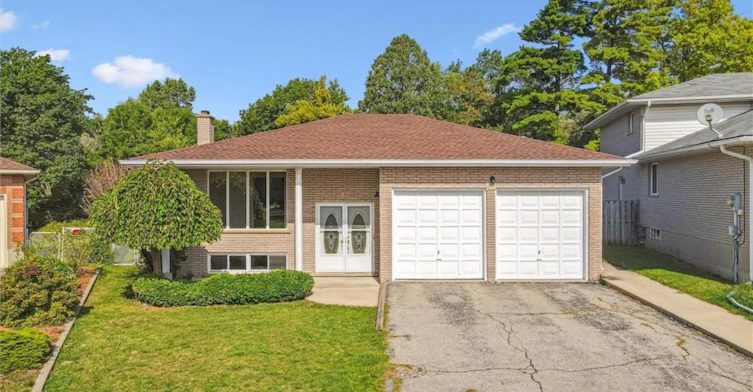 Main-42 Azores Crescent, Cambridge, ON, N1R 7Z4