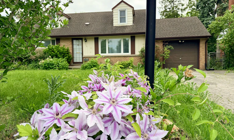 376 Ridgewood Crescent