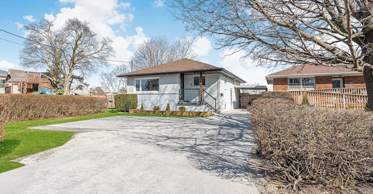 Upper-111 Eastchester Avenue N, St. Catharines, ON, L2P 2Y9