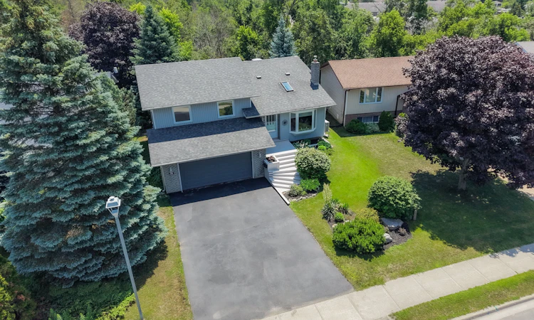 16 Cedartree Lane