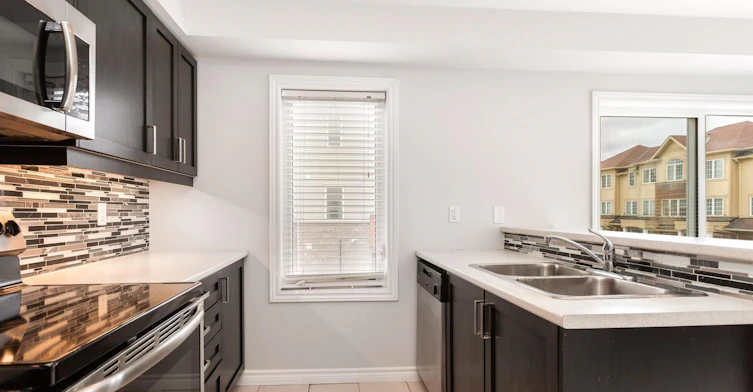 21 Dorchester Terrace, Hamilton, ON, L8J 0G4 - 21