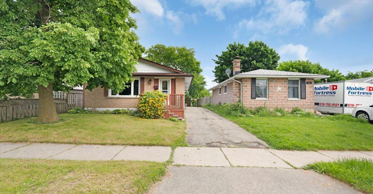 Main-23 Silver Aspen Crescent, Kitchener, ON, N2N 1H5
