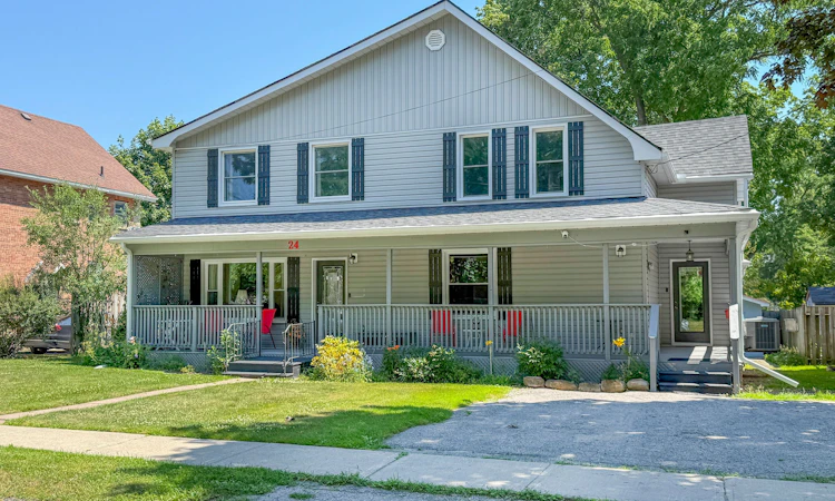 24 Simcoe Street