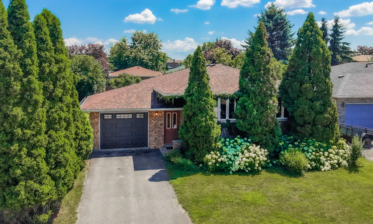 25 Madill Crescent