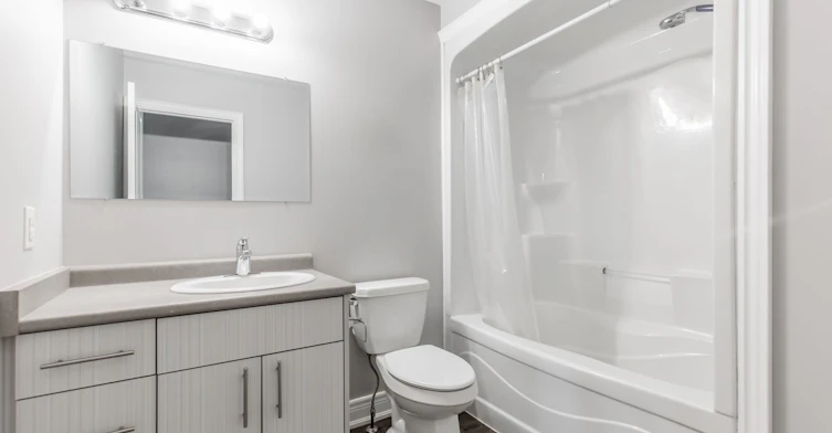 upper-11 Donald Avenue, Welland, ON, L3C 3S9 - 12
