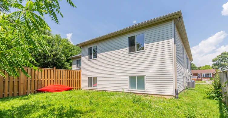 upper-11 Donald Avenue, Welland, ON, L3C 3S9 - 16