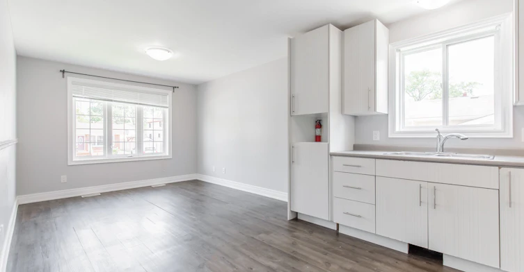 upper-11 Donald Avenue, Welland, ON, L3C 3S9 - 4