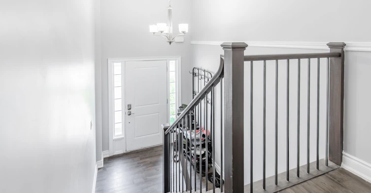 upper-11 Donald Avenue, Welland, ON, L3C 3S9 - 2