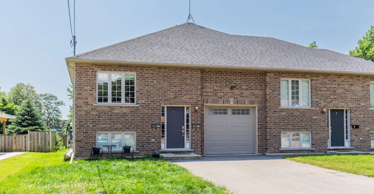 upper-11 Donald Avenue, Welland, ON, L3C 3S9