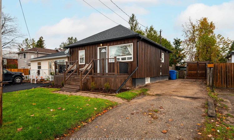 121 Proton Street N