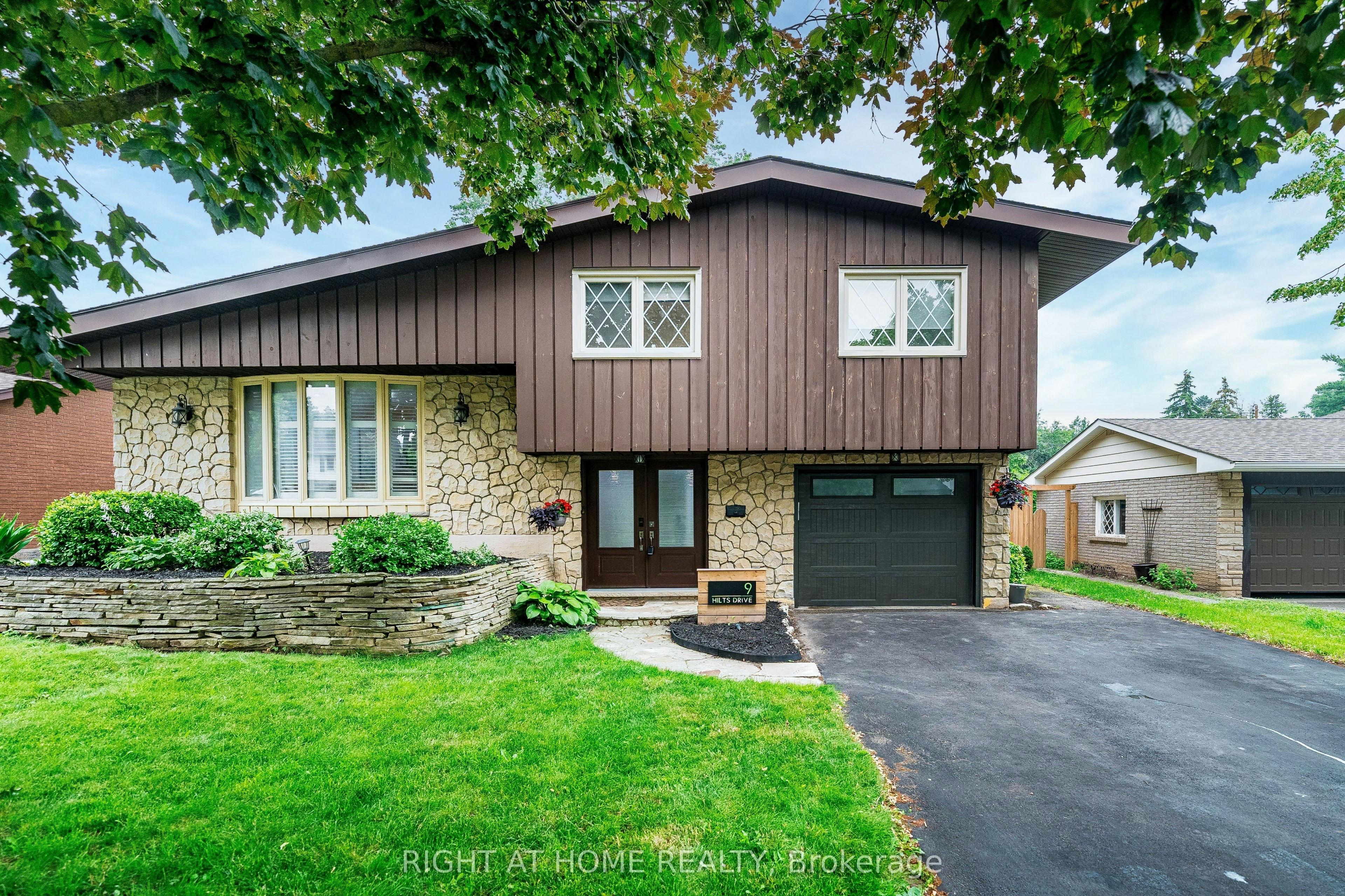 9 Hilts Drive, Hamilton, ON, L8G 3H5