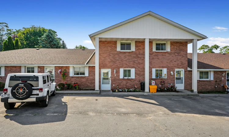4-97 Dundas Street