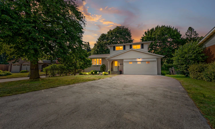 137 White Pine Crescent