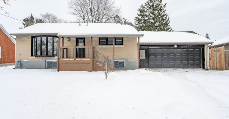 18 Ridgewood Avenue, Kitchener, ON, N2H 4L2 - 2